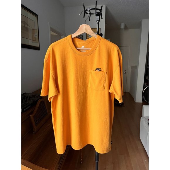 NIKE THE NIKE TEE MENS SHORT SLEEVED T SHIRT SIZE MEDIUM YELLOW STREETWEAR HYPE - Picture 2 of 4